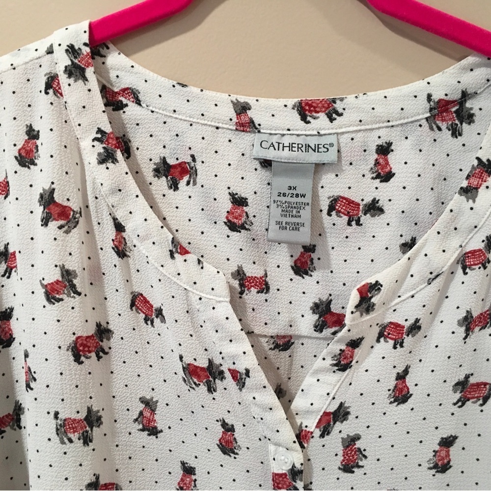 Catherines Women's Blouse Tunic Top All Over Dogs Print White Red Plus 3X 26/28W - Picture 3 of 4